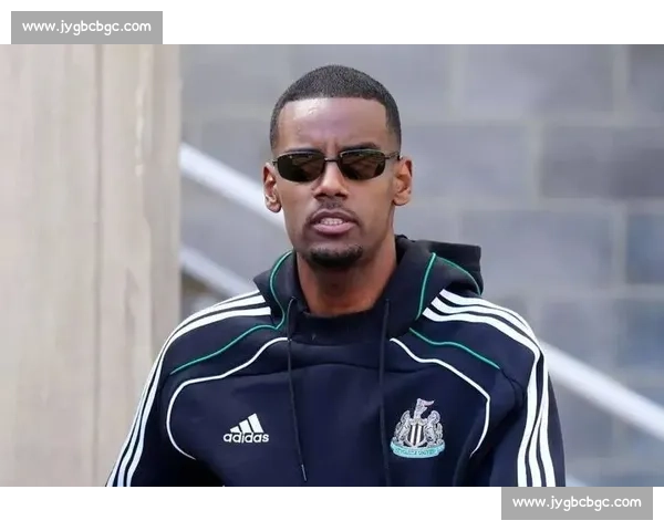 伊萨克罢赛施压转会 纽卡锁定双替身加速交易